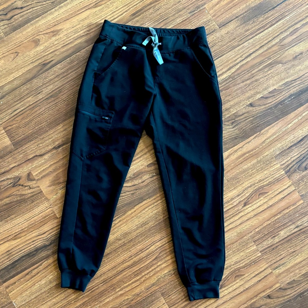 Figs black jogger scrub pant- small